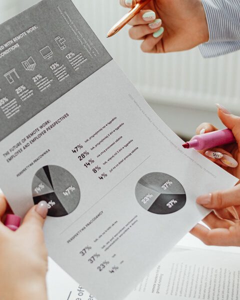Business professionals reviewing invoices on ENIXEN online platform.