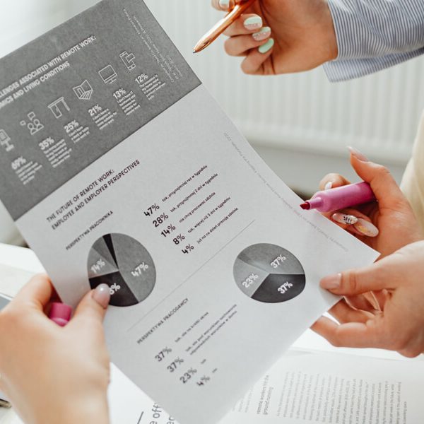 Business professionals reviewing invoices on ENIXEN online platform.